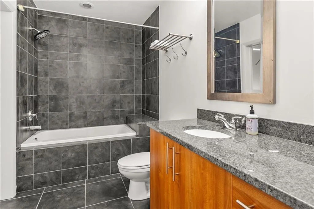 1080 Peachtree Street Ne Unit 2108, Atlanta, Georgia 30309, 1 Bedroom Bedrooms, ,1 BathroomBathrooms,Residential,For Sale,1080 Peachtree Street Ne Unit 2108,7523397