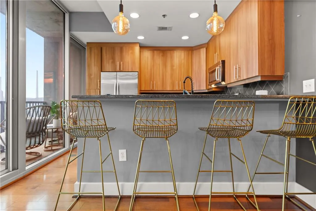 1080 Peachtree Street Ne Unit 2108, Atlanta, Georgia 30309, 1 Bedroom Bedrooms, ,1 BathroomBathrooms,Residential,For Sale,1080 Peachtree Street Ne Unit 2108,7523397
