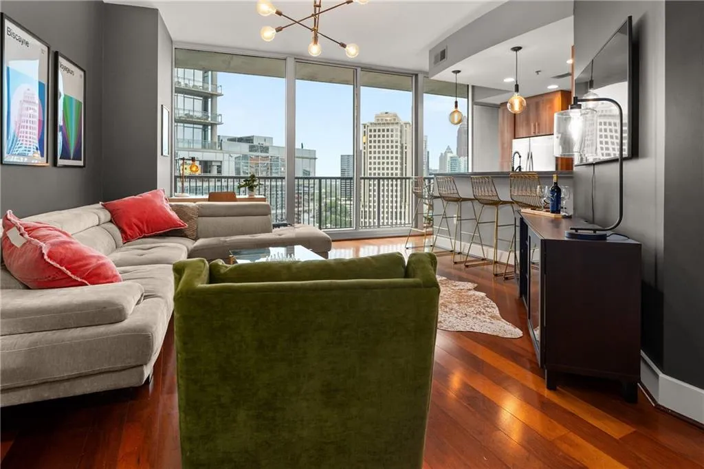 1080 Peachtree Street Ne Unit 2108, Atlanta, Georgia 30309, 1 Bedroom Bedrooms, ,1 BathroomBathrooms,Residential,For Sale,1080 Peachtree Street Ne Unit 2108,7523397