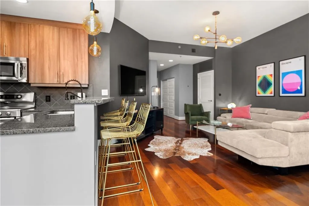 1080 Peachtree Street Ne Unit 2108, Atlanta, Georgia 30309, 1 Bedroom Bedrooms, ,1 BathroomBathrooms,Residential,For Sale,1080 Peachtree Street Ne Unit 2108,7523397