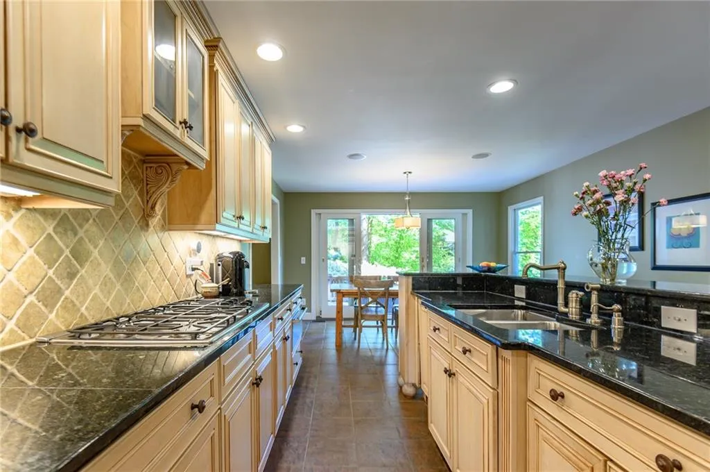 280 Old College Way, Atlanta, Georgia 30328, 5 Bedrooms Bedrooms, ,3 BathroomsBathrooms,Residential,Sold,280 Old College Way,6538184