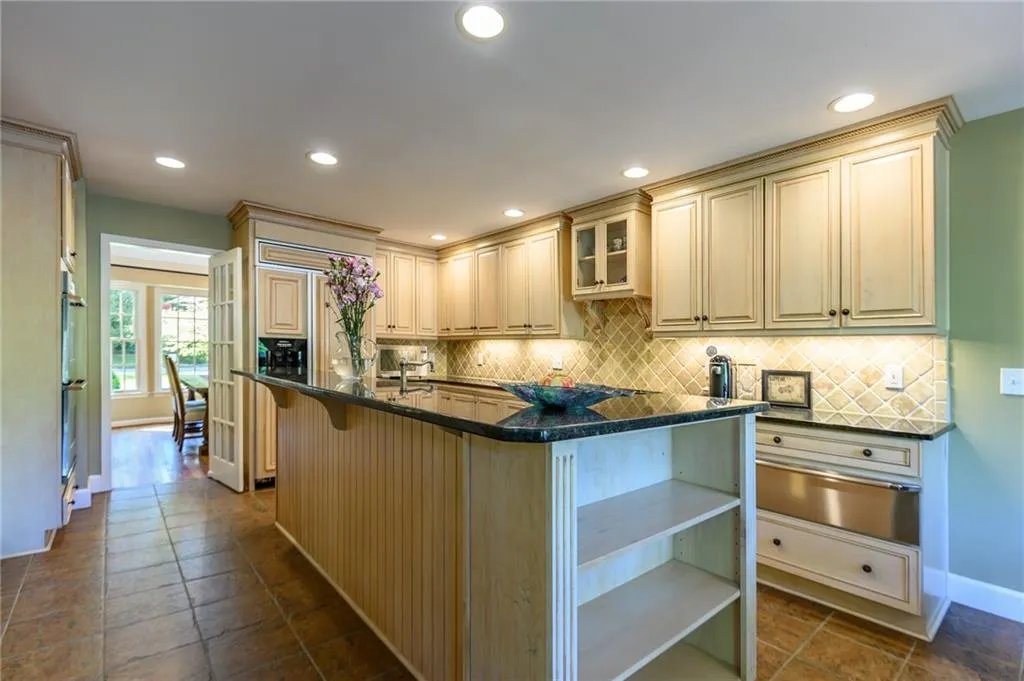 280 Old College Way, Atlanta, Georgia 30328, 5 Bedrooms Bedrooms, ,3 BathroomsBathrooms,Residential,Sold,280 Old College Way,6538184