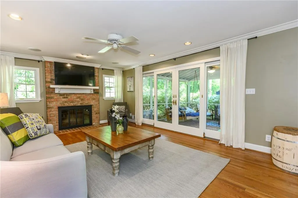 280 Old College Way, Atlanta, Georgia 30328, 5 Bedrooms Bedrooms, ,3 BathroomsBathrooms,Residential,Sold,280 Old College Way,6538184