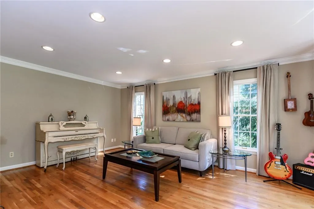 280 Old College Way, Atlanta, Georgia 30328, 5 Bedrooms Bedrooms, ,3 BathroomsBathrooms,Residential,Sold,280 Old College Way,6538184
