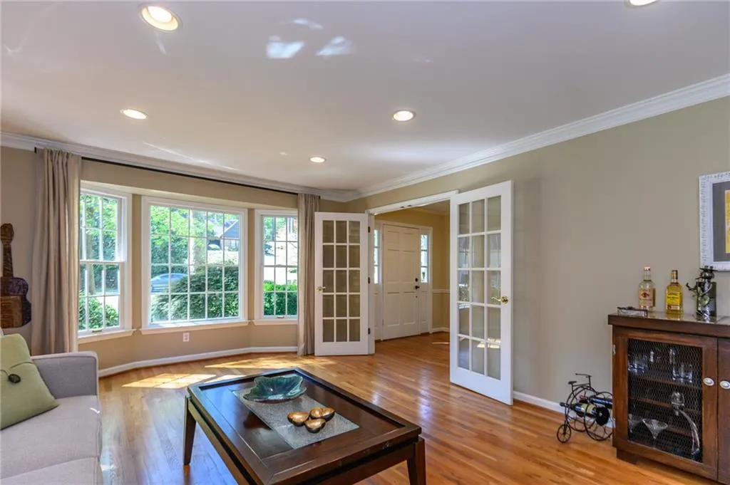 280 Old College Way, Atlanta, Georgia 30328, 5 Bedrooms Bedrooms, ,3 BathroomsBathrooms,Residential,Sold,280 Old College Way,6538184