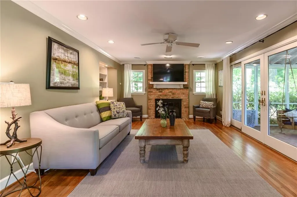 280 Old College Way, Atlanta, Georgia 30328, 5 Bedrooms Bedrooms, ,3 BathroomsBathrooms,Residential,Sold,280 Old College Way,6538184