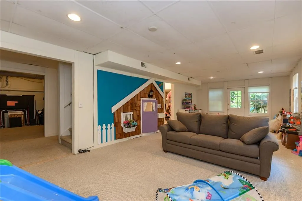 280 Old College Way, Atlanta, Georgia 30328, 5 Bedrooms Bedrooms, ,3 BathroomsBathrooms,Residential,Sold,280 Old College Way,6538184