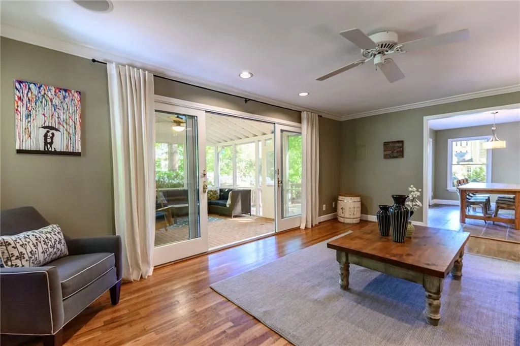 280 Old College Way, Atlanta, Georgia 30328, 5 Bedrooms Bedrooms, ,3 BathroomsBathrooms,Residential,Sold,280 Old College Way,6538184