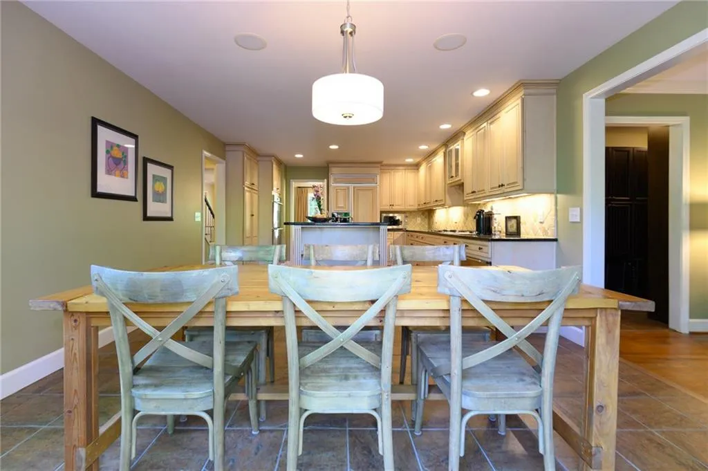 280 Old College Way, Atlanta, Georgia 30328, 5 Bedrooms Bedrooms, ,3 BathroomsBathrooms,Residential,Sold,280 Old College Way,6538184