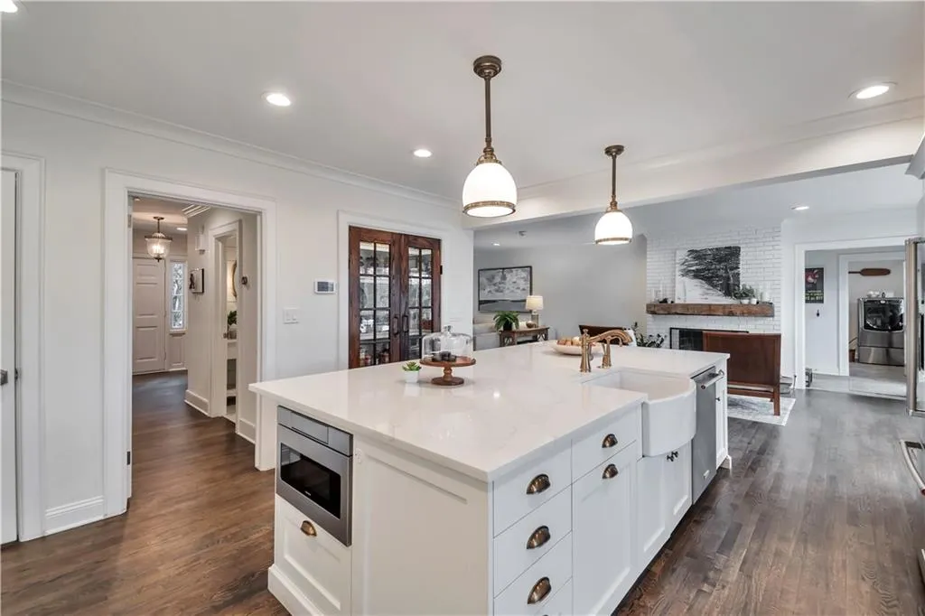 9030 River Run, Sandy Springs, Georgia 30350, 5 Bedrooms Bedrooms, ,4 BathroomsBathrooms,Residential,Sold,9030 River Run,7033039