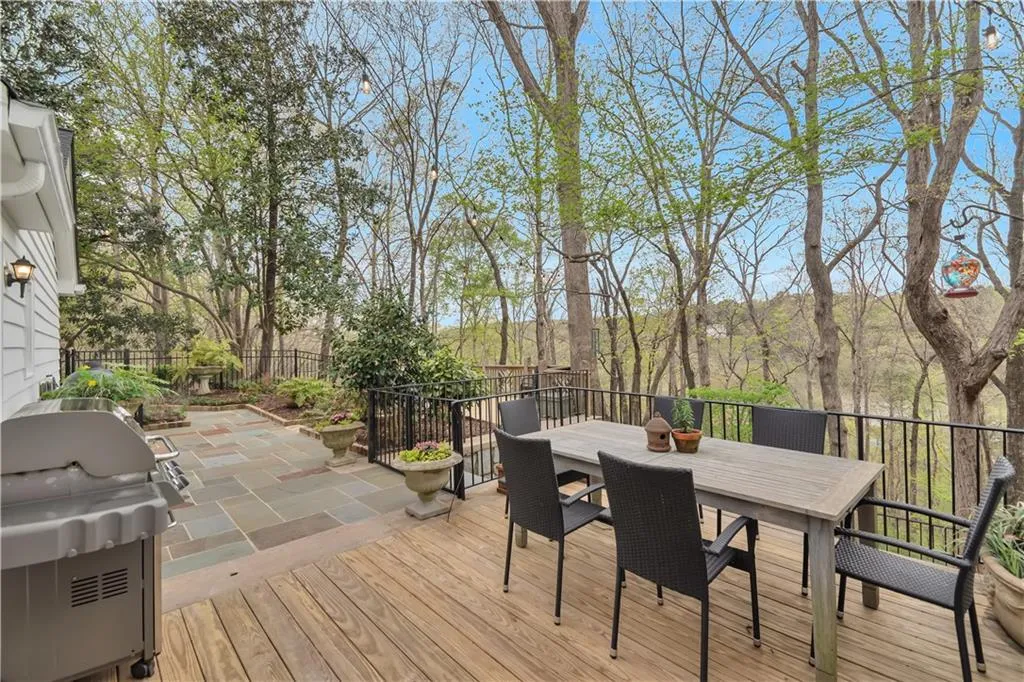 9030 River Run, Sandy Springs, Georgia 30350, 5 Bedrooms Bedrooms, ,4 BathroomsBathrooms,Residential,Sold,9030 River Run,7033039