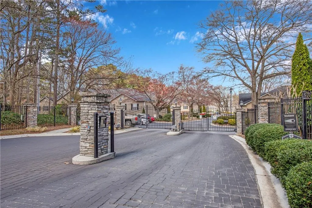503 Brighton Point, Sandy Springs, Georgia 30328, 2 Bedrooms Bedrooms, ,2 BathroomsBathrooms,Residential,Sold,503 Brighton Point,6853288