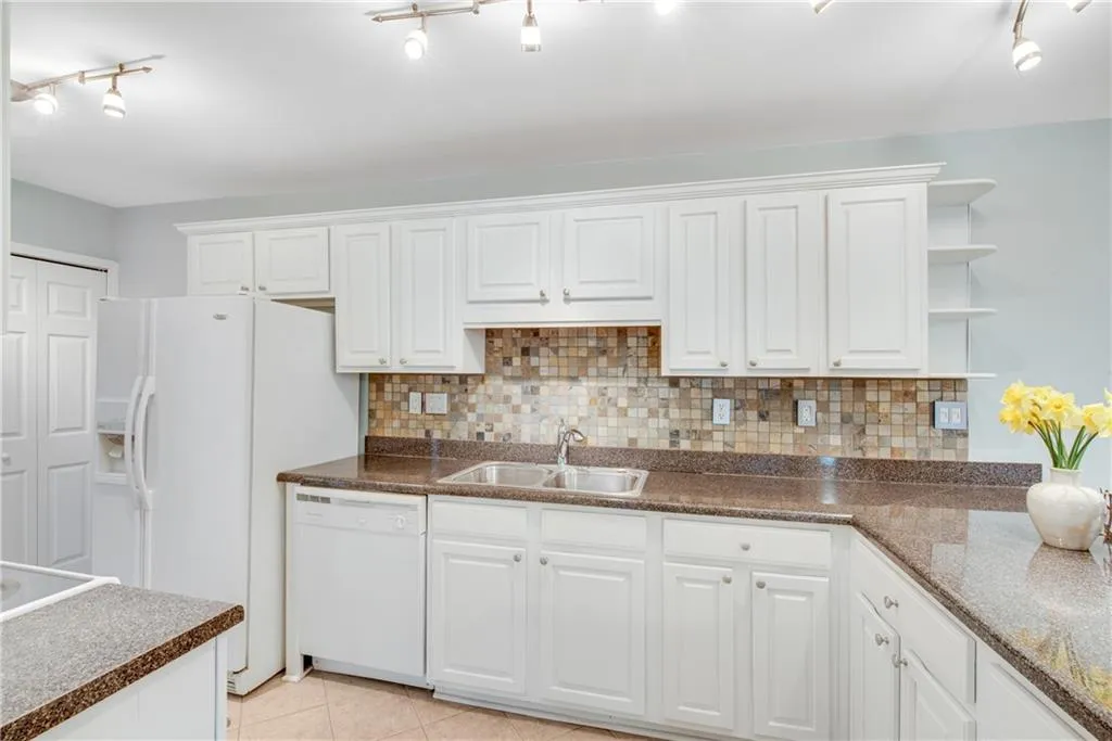 503 Brighton Point, Sandy Springs, Georgia 30328, 2 Bedrooms Bedrooms, ,2 BathroomsBathrooms,Residential,Sold,503 Brighton Point,6853288