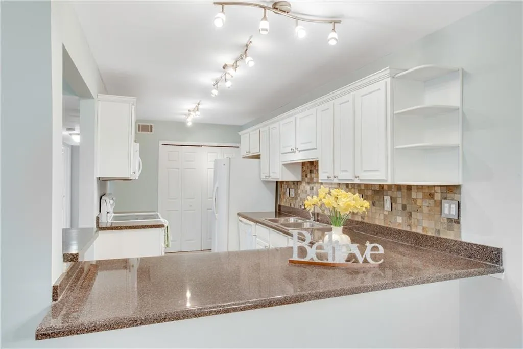503 Brighton Point, Sandy Springs, Georgia 30328, 2 Bedrooms Bedrooms, ,2 BathroomsBathrooms,Residential,Sold,503 Brighton Point,6853288