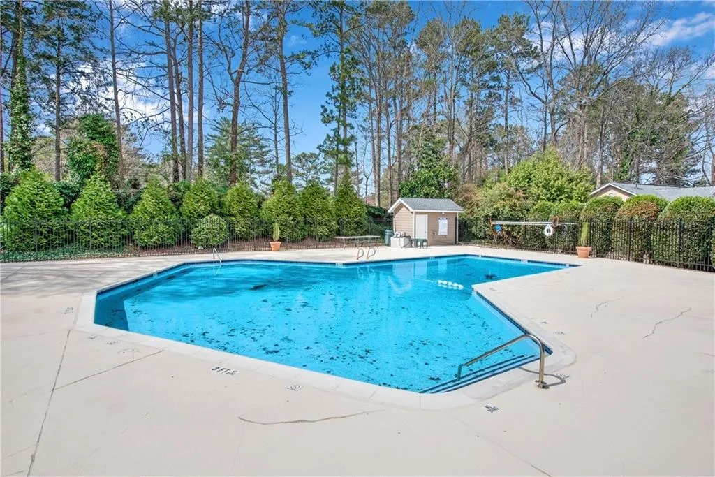 503 Brighton Point, Sandy Springs, Georgia 30328, 2 Bedrooms Bedrooms, ,2 BathroomsBathrooms,Residential,Sold,503 Brighton Point,6853288