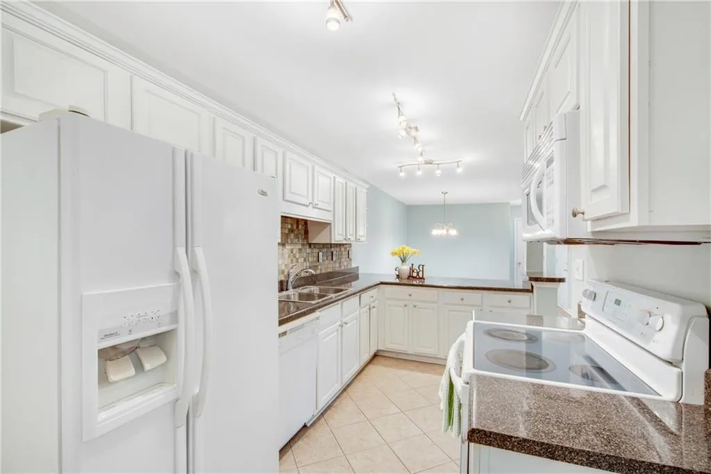 503 Brighton Point, Sandy Springs, Georgia 30328, 2 Bedrooms Bedrooms, ,2 BathroomsBathrooms,Residential,Sold,503 Brighton Point,6853288