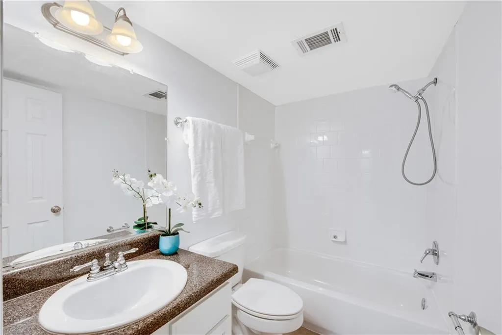 503 Brighton Point, Sandy Springs, Georgia 30328, 2 Bedrooms Bedrooms, ,2 BathroomsBathrooms,Residential,Sold,503 Brighton Point,6853288