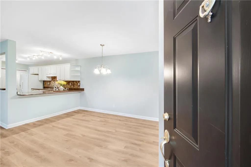 503 Brighton Point, Sandy Springs, Georgia 30328, 2 Bedrooms Bedrooms, ,2 BathroomsBathrooms,Residential,Sold,503 Brighton Point,6853288