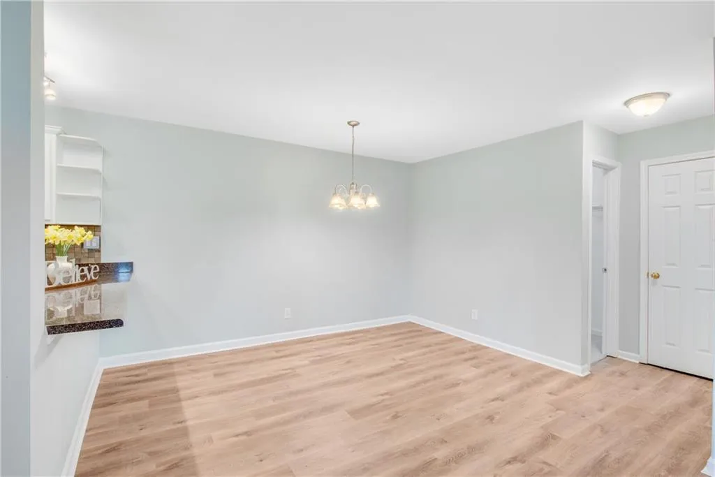 503 Brighton Point, Sandy Springs, Georgia 30328, 2 Bedrooms Bedrooms, ,2 BathroomsBathrooms,Residential,Sold,503 Brighton Point,6853288