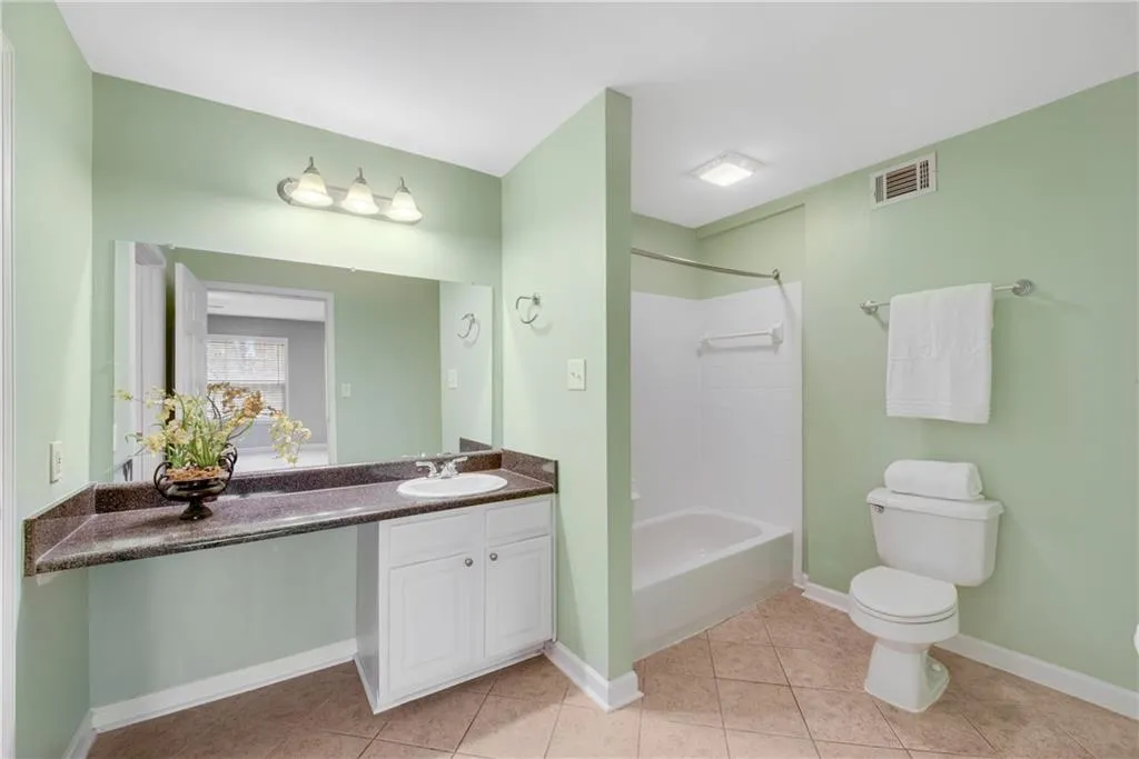 503 Brighton Point, Sandy Springs, Georgia 30328, 2 Bedrooms Bedrooms, ,2 BathroomsBathrooms,Residential,Sold,503 Brighton Point,6853288