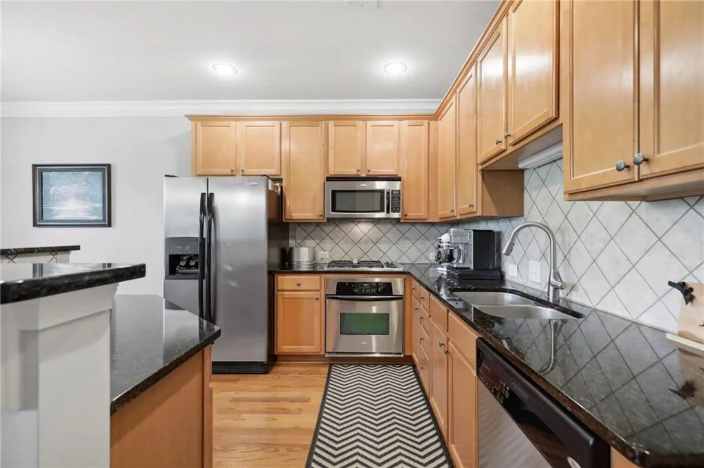 823 Perennial Drive, Sandy Springs, Georgia 30328, 3 Bedrooms Bedrooms, ,2 BathroomsBathrooms,Residential,Sold,823 Perennial Drive,7069690