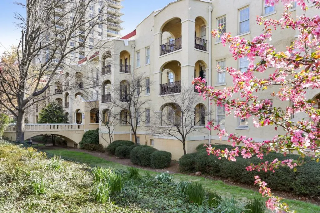 2855 Peachtree Road Ne Unit 314, Atlanta, Georgia 30305, 2 Bedrooms Bedrooms, ,1 BathroomBathrooms,Residential,Sold,2855 Peachtree Road Ne Unit 314,6109230