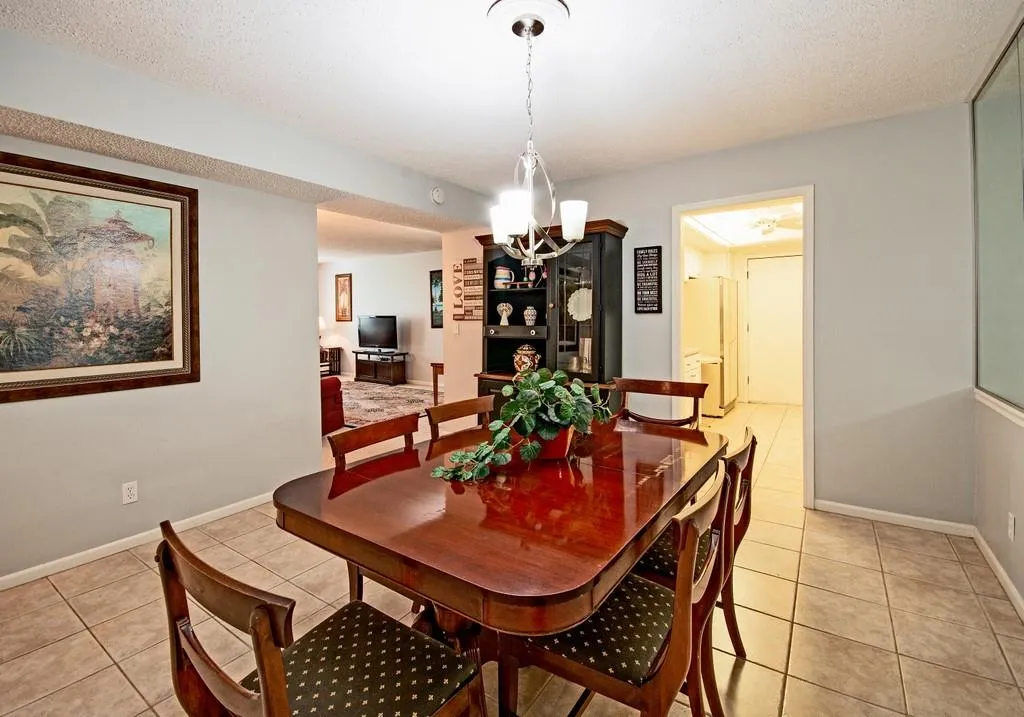 6851 Roswell Road Unit N-16, Sandy Springs, Georgia 30328, 3 Bedrooms Bedrooms, ,2 BathroomsBathrooms,Residential,Sold,6851 Roswell Road Unit N-16,6725913