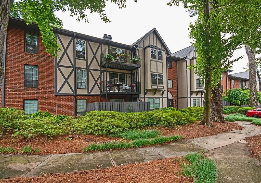 6851 Roswell Road Unit N-16, Sandy Springs, Georgia 30328, 3 Bedrooms Bedrooms, ,2 BathroomsBathrooms,Residential,Sold,6851 Roswell Road Unit N-16,6725913