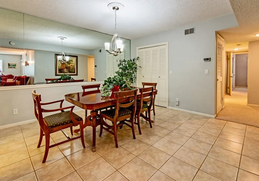6851 Roswell Road Unit N-16, Sandy Springs, Georgia 30328, 3 Bedrooms Bedrooms, ,2 BathroomsBathrooms,Residential,Sold,6851 Roswell Road Unit N-16,6725913