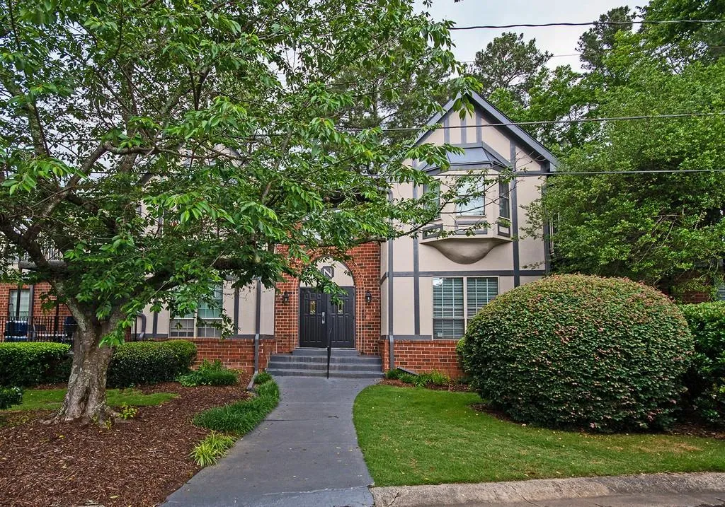 6851 Roswell Road Unit N-16, Sandy Springs, Georgia 30328, 3 Bedrooms Bedrooms, ,2 BathroomsBathrooms,Residential,Sold,6851 Roswell Road Unit N-16,6725913