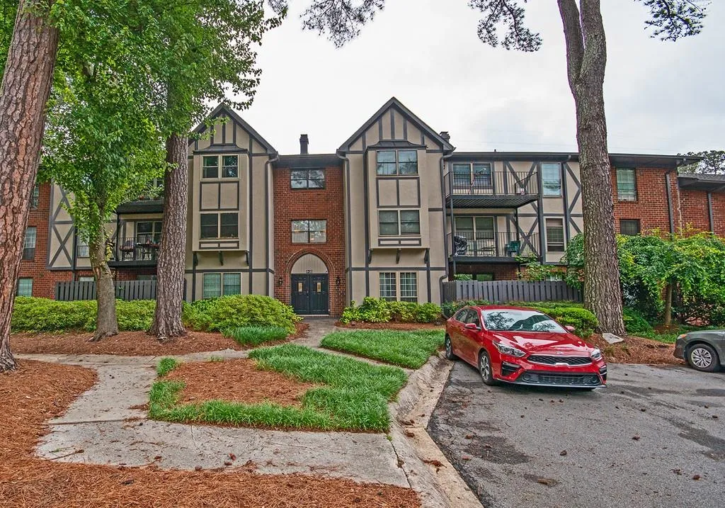 6851 Roswell Road Unit N-16, Sandy Springs, Georgia 30328, 3 Bedrooms Bedrooms, ,2 BathroomsBathrooms,Residential,Sold,6851 Roswell Road Unit N-16,6725913