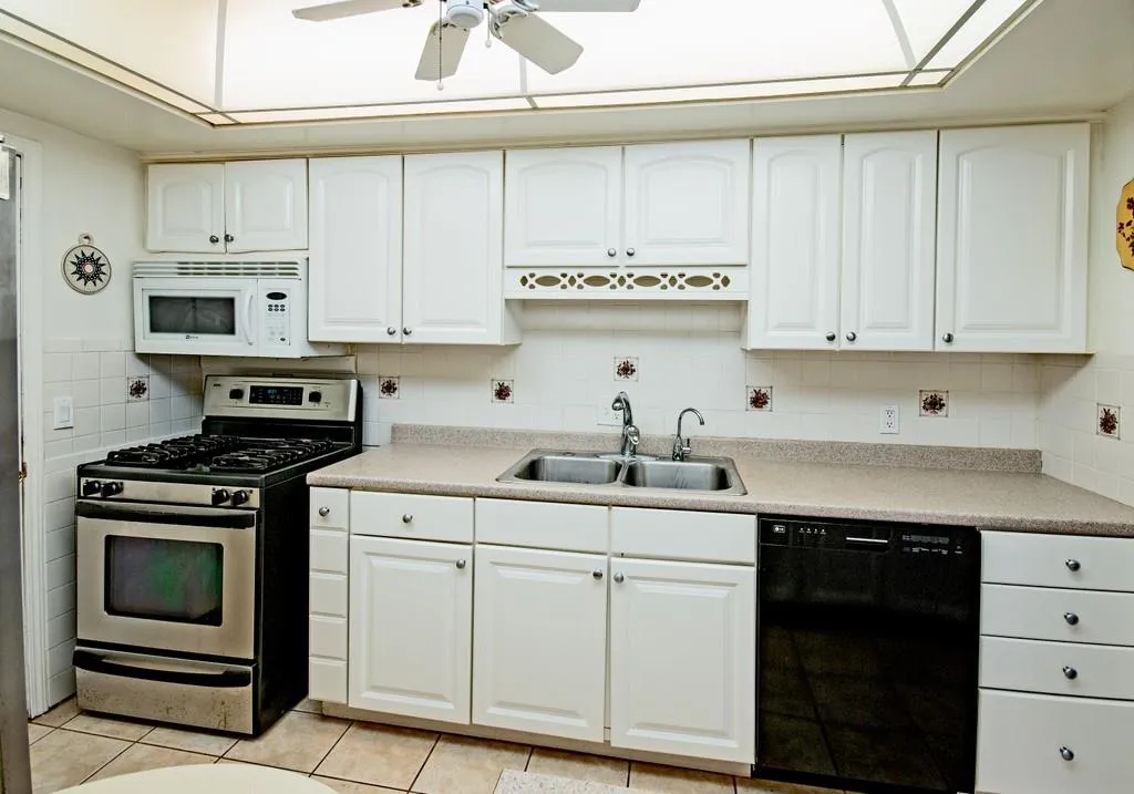 6851 Roswell Road Unit N-16, Sandy Springs, Georgia 30328, 3 Bedrooms Bedrooms, ,2 BathroomsBathrooms,Residential,Sold,6851 Roswell Road Unit N-16,6725913