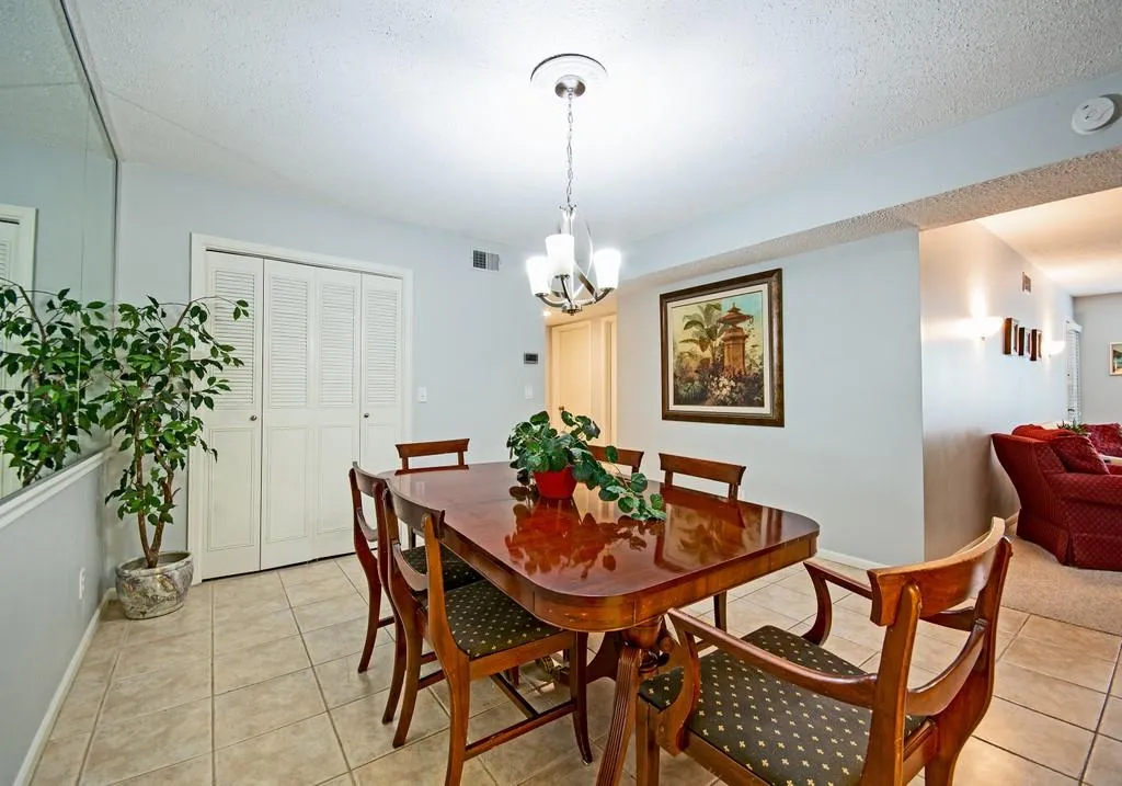 6851 Roswell Road Unit N-16, Sandy Springs, Georgia 30328, 3 Bedrooms Bedrooms, ,2 BathroomsBathrooms,Residential,Sold,6851 Roswell Road Unit N-16,6725913