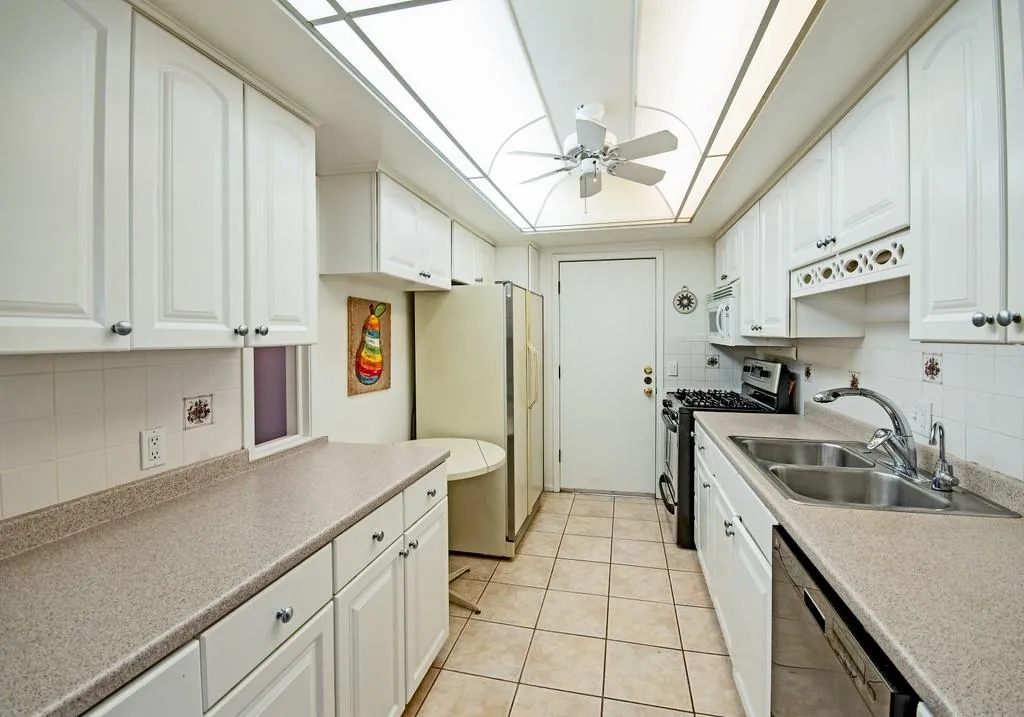 6851 Roswell Road Unit N-16, Sandy Springs, Georgia 30328, 3 Bedrooms Bedrooms, ,2 BathroomsBathrooms,Residential,Sold,6851 Roswell Road Unit N-16,6725913