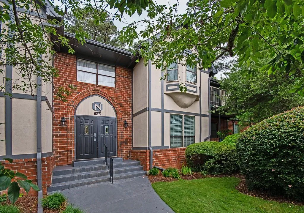 6851 Roswell Road Unit N-16, Sandy Springs, Georgia 30328, 3 Bedrooms Bedrooms, ,2 BathroomsBathrooms,Residential,Sold,6851 Roswell Road Unit N-16,6725913