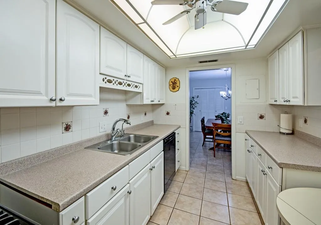 6851 Roswell Road Unit N-16, Sandy Springs, Georgia 30328, 3 Bedrooms Bedrooms, ,2 BathroomsBathrooms,Residential,Sold,6851 Roswell Road Unit N-16,6725913