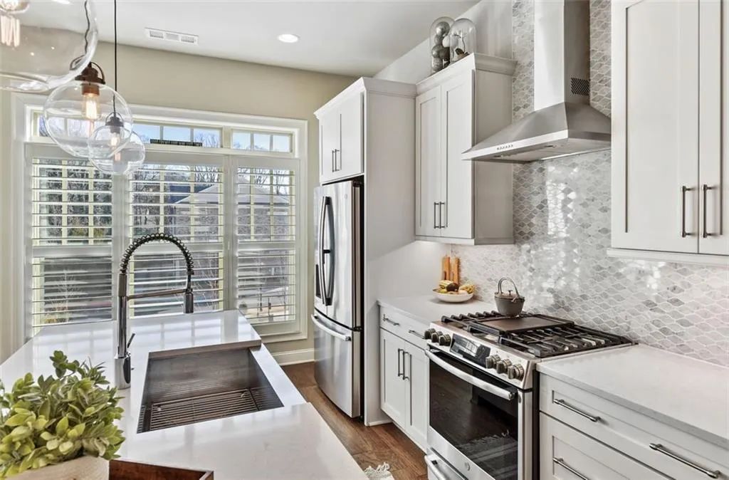 4340 Parkside Place, Sandy Springs, Georgia 30342, 3 Bedrooms Bedrooms, ,3 BathroomsBathrooms,Residential,Sold,4340 Parkside Place,6948247