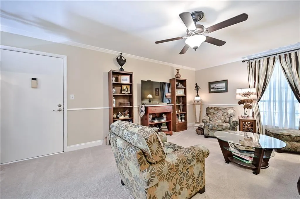 6700 Roswell Road Unit 8c, Sandy Springs, Georgia 30328, 3 Bedrooms Bedrooms, ,2 BathroomsBathrooms,Residential,Sold,6700 Roswell Road Unit 8c,6906087