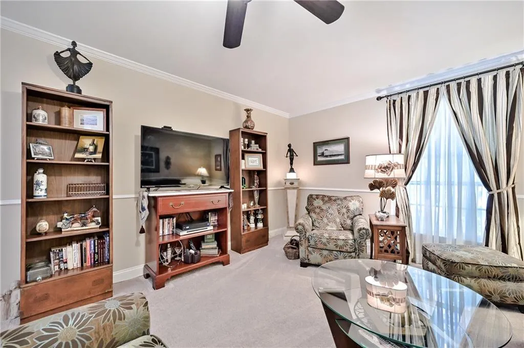 6700 Roswell Road Unit 8c, Sandy Springs, Georgia 30328, 3 Bedrooms Bedrooms, ,2 BathroomsBathrooms,Residential,Sold,6700 Roswell Road Unit 8c,6906087