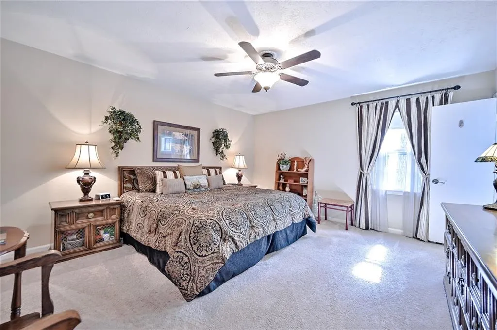 6700 Roswell Road Unit 8c, Sandy Springs, Georgia 30328, 3 Bedrooms Bedrooms, ,2 BathroomsBathrooms,Residential,Sold,6700 Roswell Road Unit 8c,6906087