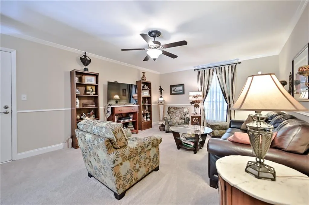 6700 Roswell Road Unit 8c, Sandy Springs, Georgia 30328, 3 Bedrooms Bedrooms, ,2 BathroomsBathrooms,Residential,Sold,6700 Roswell Road Unit 8c,6906087