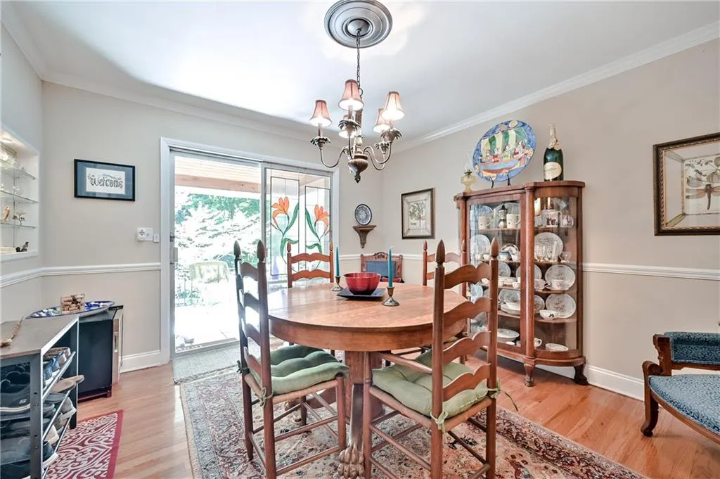 6700 Roswell Road Unit 8c, Sandy Springs, Georgia 30328, 3 Bedrooms Bedrooms, ,2 BathroomsBathrooms,Residential,Sold,6700 Roswell Road Unit 8c,6906087