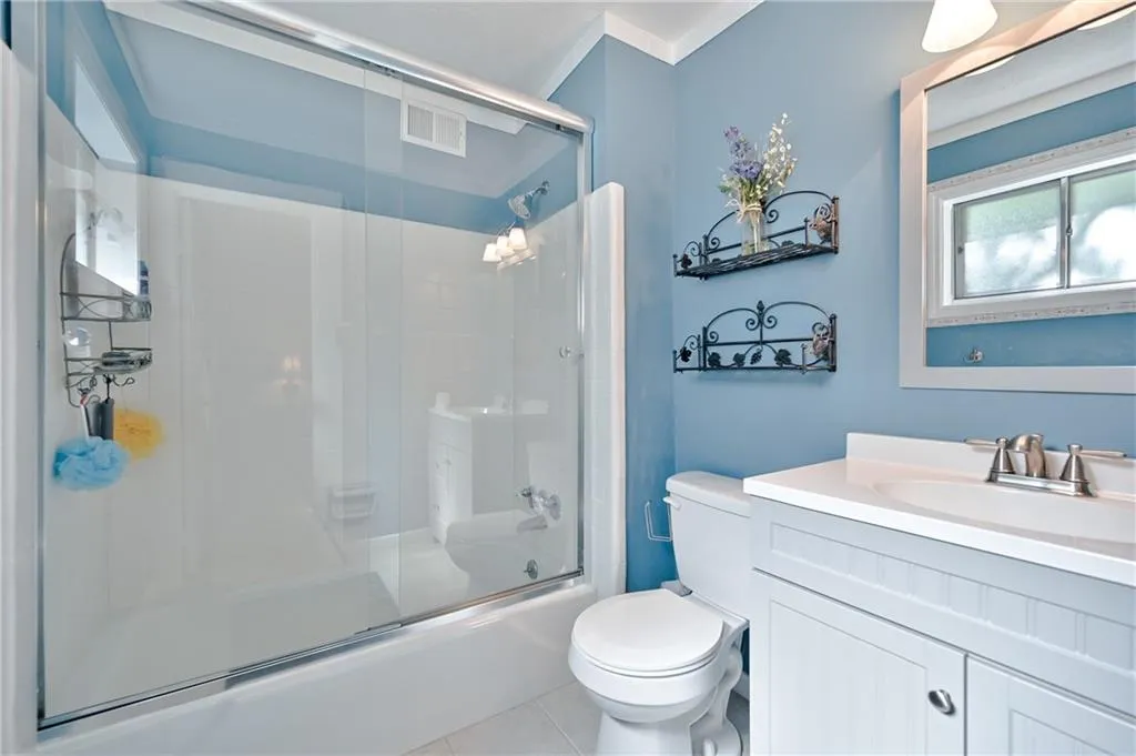 6700 Roswell Road Unit 8c, Sandy Springs, Georgia 30328, 3 Bedrooms Bedrooms, ,2 BathroomsBathrooms,Residential,Sold,6700 Roswell Road Unit 8c,6906087