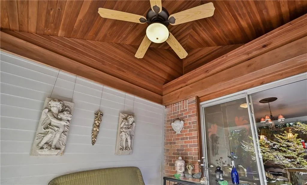 6700 Roswell Road Unit 8c, Sandy Springs, Georgia 30328, 3 Bedrooms Bedrooms, ,2 BathroomsBathrooms,Residential,Sold,6700 Roswell Road Unit 8c,6906087