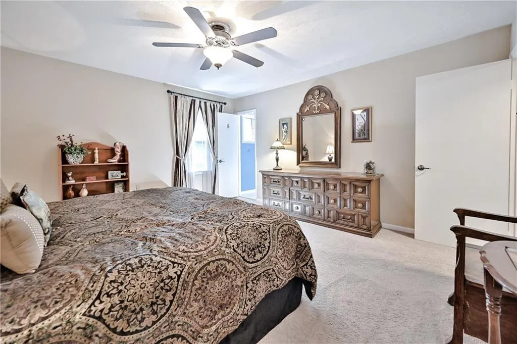 6700 Roswell Road Unit 8c, Sandy Springs, Georgia 30328, 3 Bedrooms Bedrooms, ,2 BathroomsBathrooms,Residential,Sold,6700 Roswell Road Unit 8c,6906087