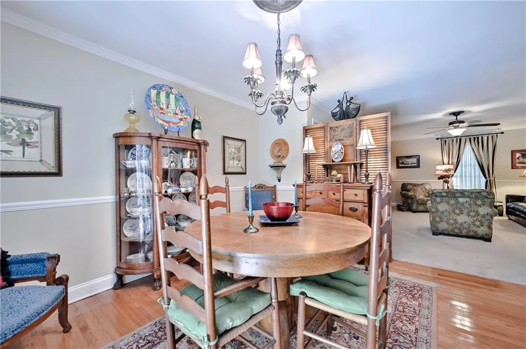 6700 Roswell Road Unit 8c, Sandy Springs, Georgia 30328, 3 Bedrooms Bedrooms, ,2 BathroomsBathrooms,Residential,Sold,6700 Roswell Road Unit 8c,6906087