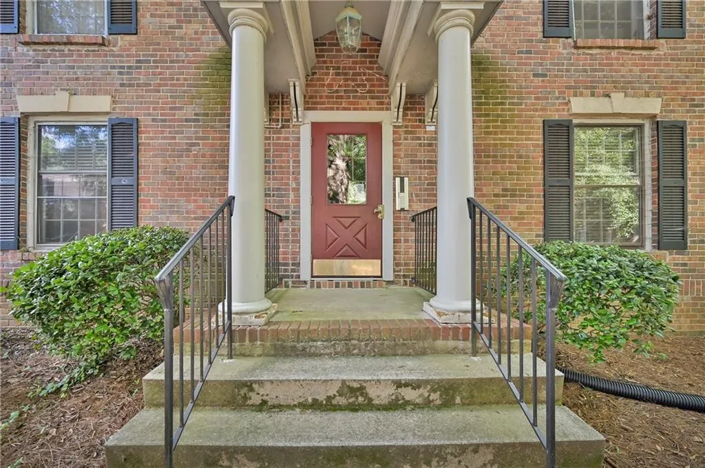 6700 Roswell Road Unit 8c, Sandy Springs, Georgia 30328, 3 Bedrooms Bedrooms, ,2 BathroomsBathrooms,Residential,Sold,6700 Roswell Road Unit 8c,6906087