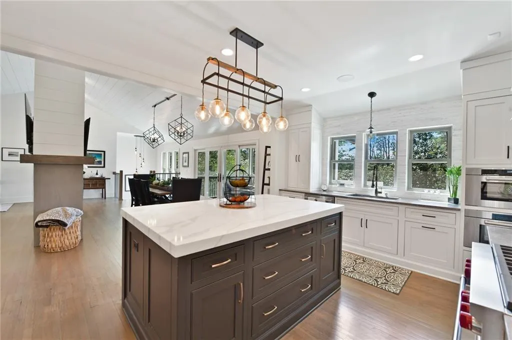 50 Michelle Circle, Atlanta, Georgia 30342, 4 Bedrooms Bedrooms, ,3 BathroomsBathrooms,Residential,Sold,50 Michelle Circle,6694042