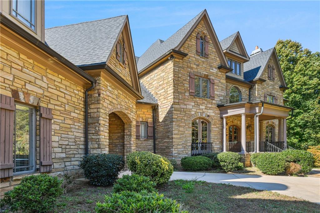 330 Heards Ferry Road, Sandy Springs, Georgia 30328, 8 Bedrooms Bedrooms, ,8 BathroomsBathrooms,Residential,Sold,330 Heards Ferry Road,7294870
