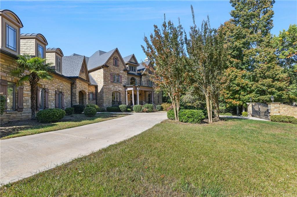 330 Heards Ferry Road, Sandy Springs, Georgia 30328, 8 Bedrooms Bedrooms, ,8 BathroomsBathrooms,Residential,Sold,330 Heards Ferry Road,7294870